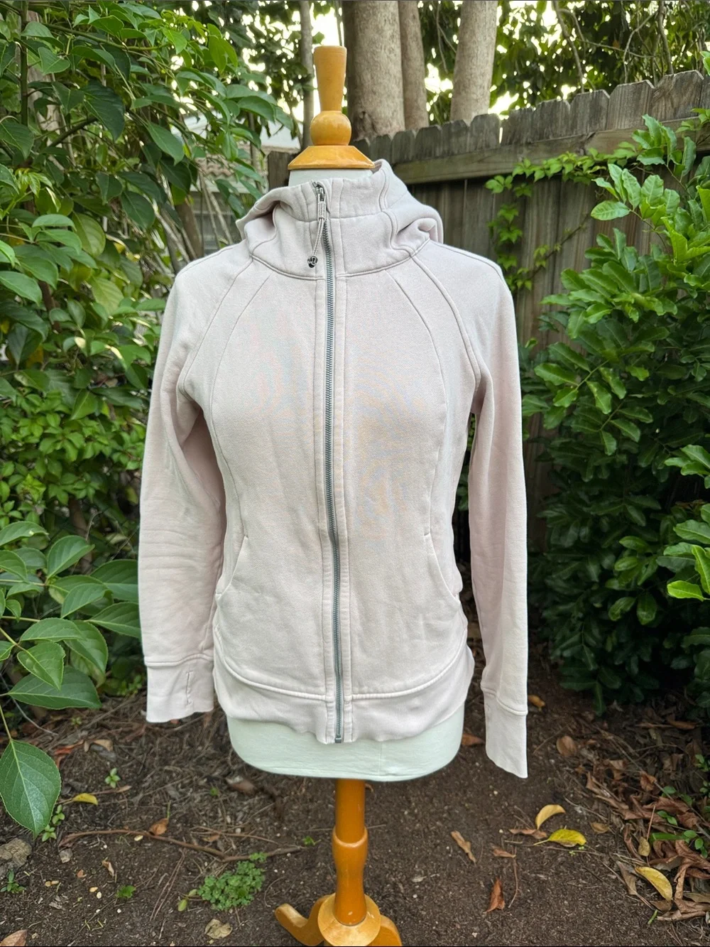 Lululemon Scuba Hoodie *Classic Cotton Fleece*, beige, size 6